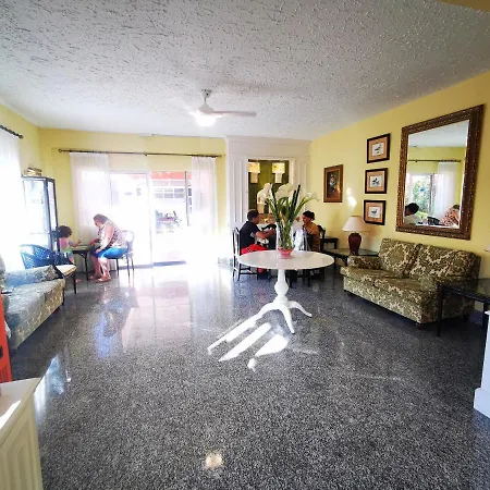Hotel Oyo Don Cándido *