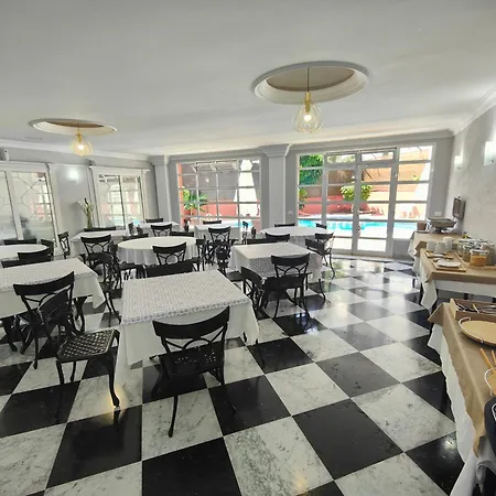 Hotel Oyo Don Cándido *